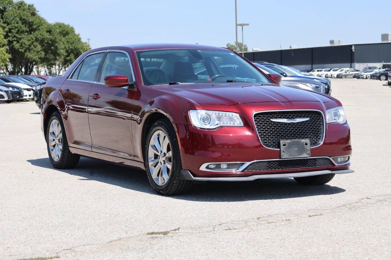 Used 2019 Chrysler 300 Touring L w/ Quick Order Package 22F AWD/4WD image 4
