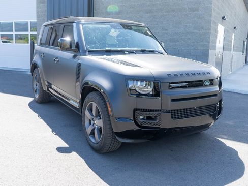 Used 2025 Land Rover Defender 110 X-Dynamic SE AWD/4WD image 1
