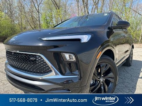 Used 2025 Buick Encore GX Sport Touring image 2