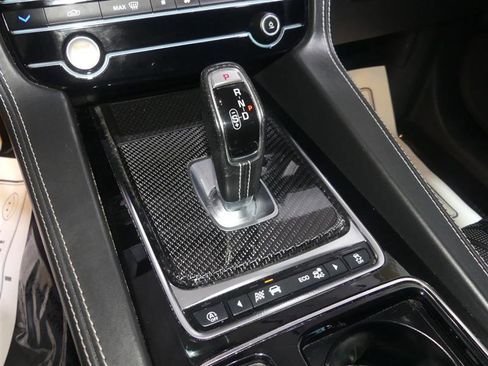 Used 2019 Jaguar F-PACE SVR image 38