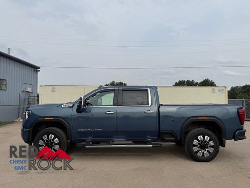 Used 2025 GMC Sierra 2500 Denali w/ Denali Reserve Package AWD/4WD image 8