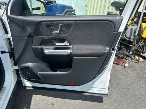 Used 2025 Mercedes-Benz GLB 35 AMG 4MATIC image 11