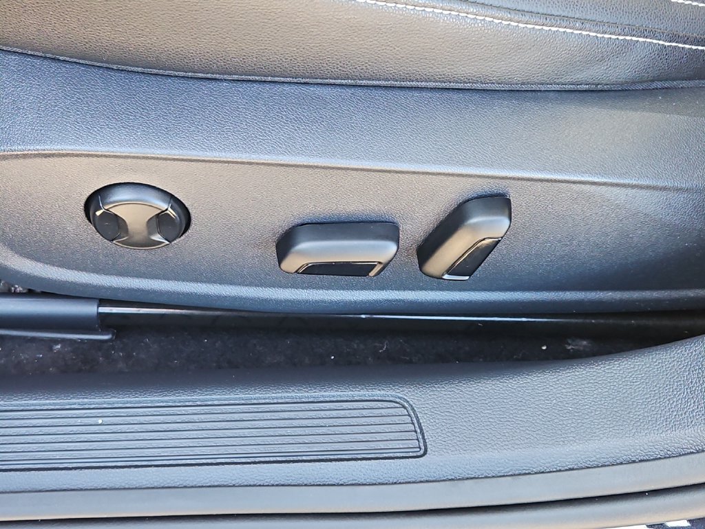 Certified 2025 Volkswagen Jetta SE w/ Sunroof Package FWD image 20