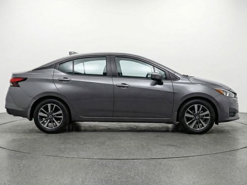 Used 2025 Nissan Versa SV FWD image 9
