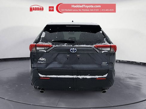 Certified 2022 Toyota RAV4 XLE w/ Convenience Package image 4