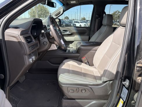 Used 2022 GMC Yukon XL SLT w/ SLT Premium Package image 14