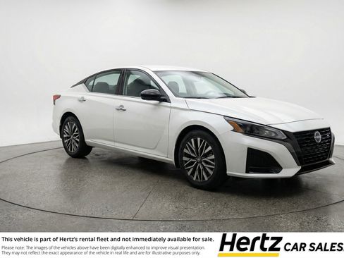 Used 2025 Nissan Altima 2.5 SV image 1