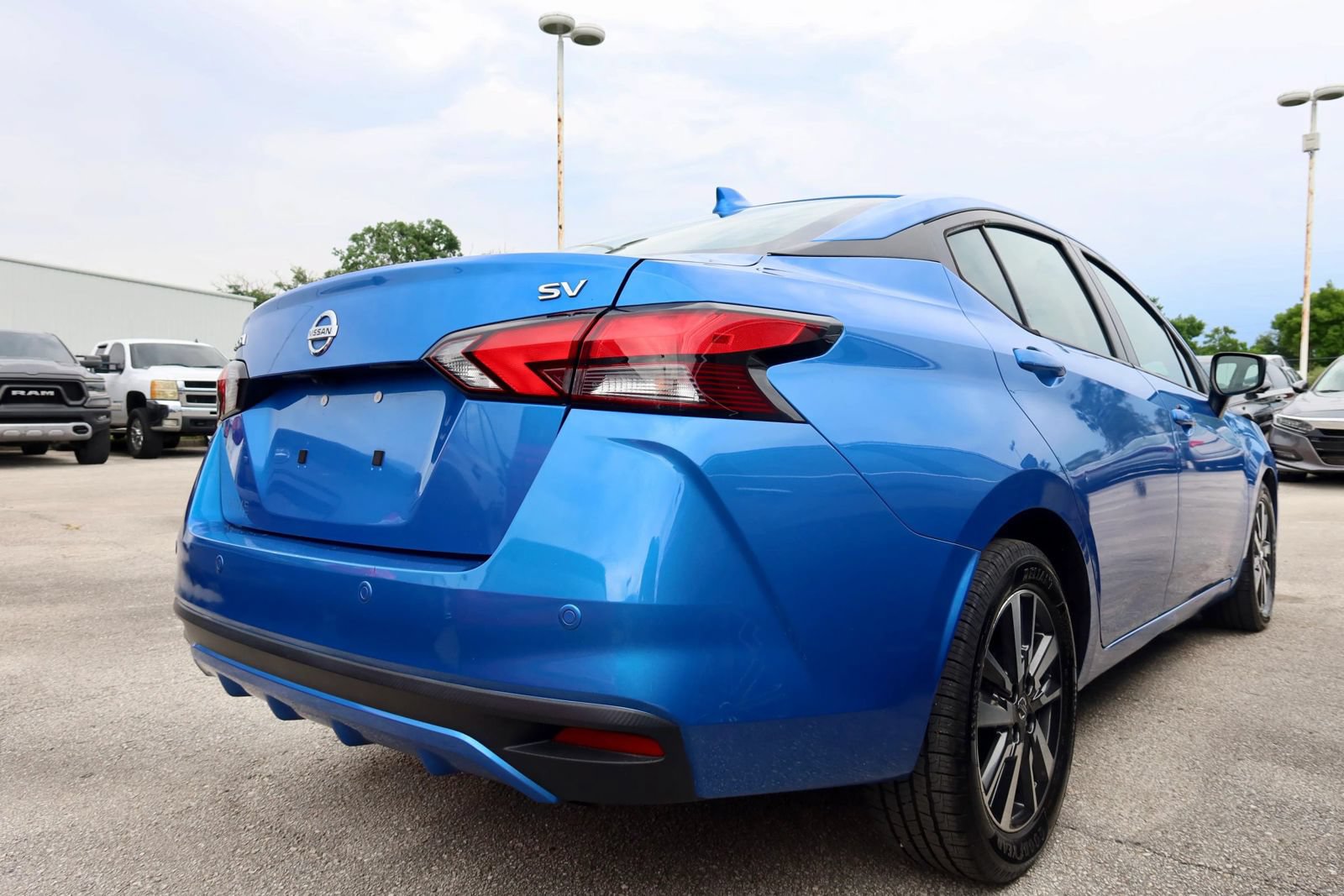 Used 2021 Nissan Versa SV FWD image 2