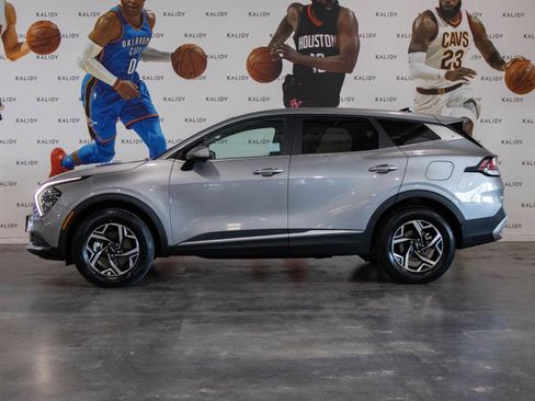 Used 2024 Kia Sportage LX image 16