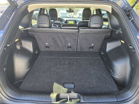 Used 2023 Jeep Cherokee Altitude Lux image 26