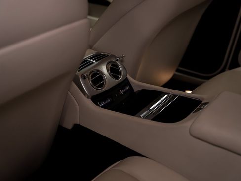 Used 2018 Rolls-Royce Wraith RWD image 40