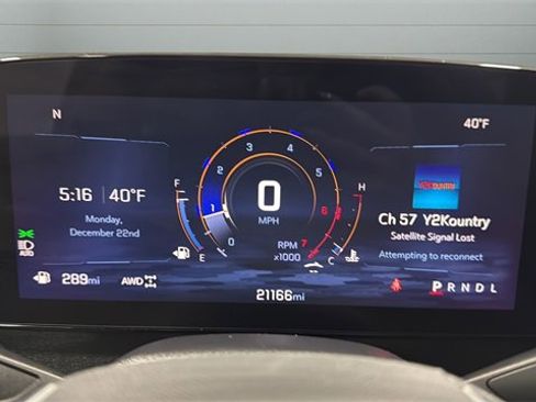 Used 2025 Chevrolet Traverse LT image 12