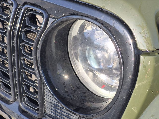 Used 2024 Jeep Gladiator Sport AWD/4WD image 8