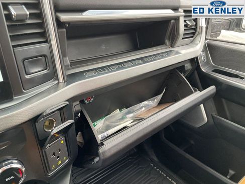 Used 2024 Ford F250 Platinum image 17