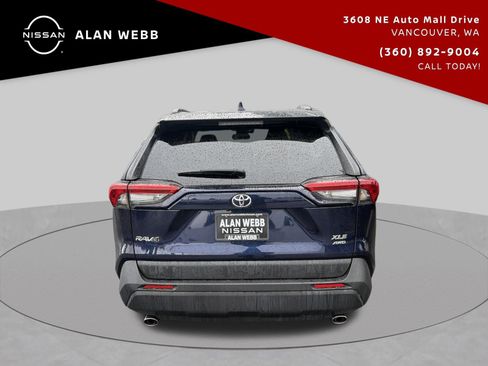 Used 2022 Toyota RAV4 XLE Premium AWD/4WD image 4