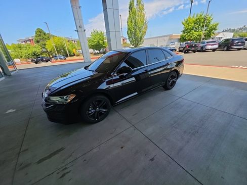 Used 2022 Volkswagen Jetta SE w/ Panoramic Sunroof Package FWD image 1