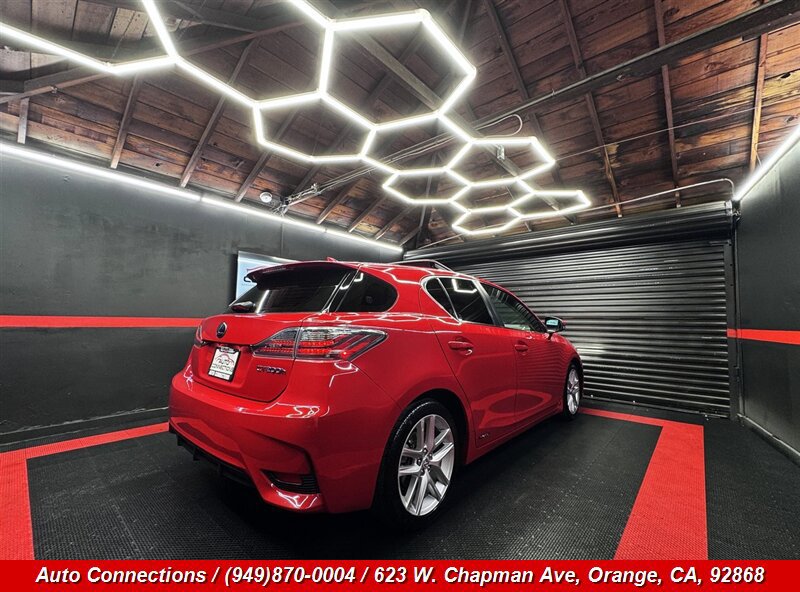 Used 2014 Lexus CT 200h w/ Seat Comfort Package FWD image 3