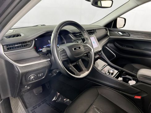 Used 2022 Jeep Grand Cherokee Limited image 9