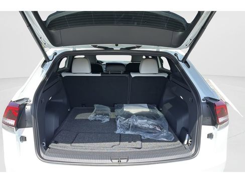 New 2026 Volkswagen Atlas Cross Sport SEL Premium R-Line image 9