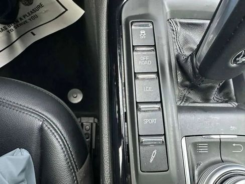 Used 2020 Maserati Levante image 32