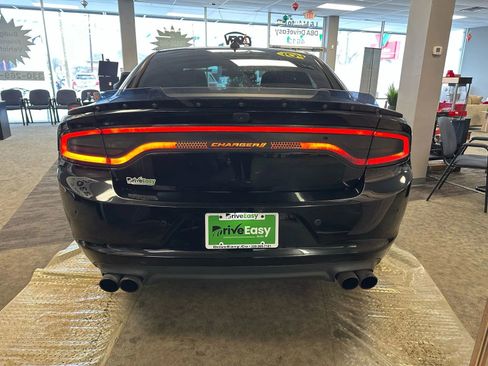 Used 2018 Dodge Charger R/T image 9