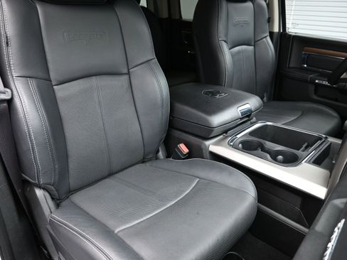 Used 2018 RAM 1500 Laramie RWD image 43