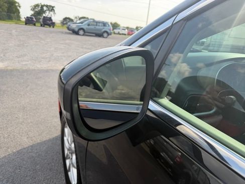 Used 2023 Chrysler Pacifica Touring-L FWD image 12