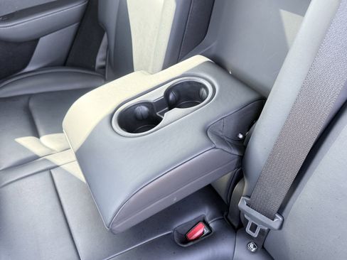 Used 2023 Tesla Model Y Performance image 36