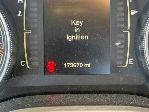 Used 2015 Jeep Cherokee Latitude w/ Cold Weather Group image 9