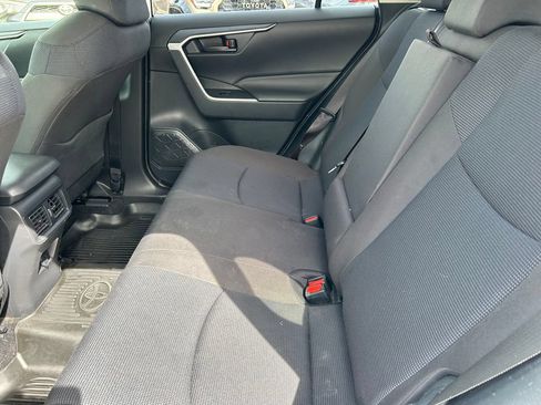 Used 2022 Toyota RAV4 LE AWD/4WD image 16