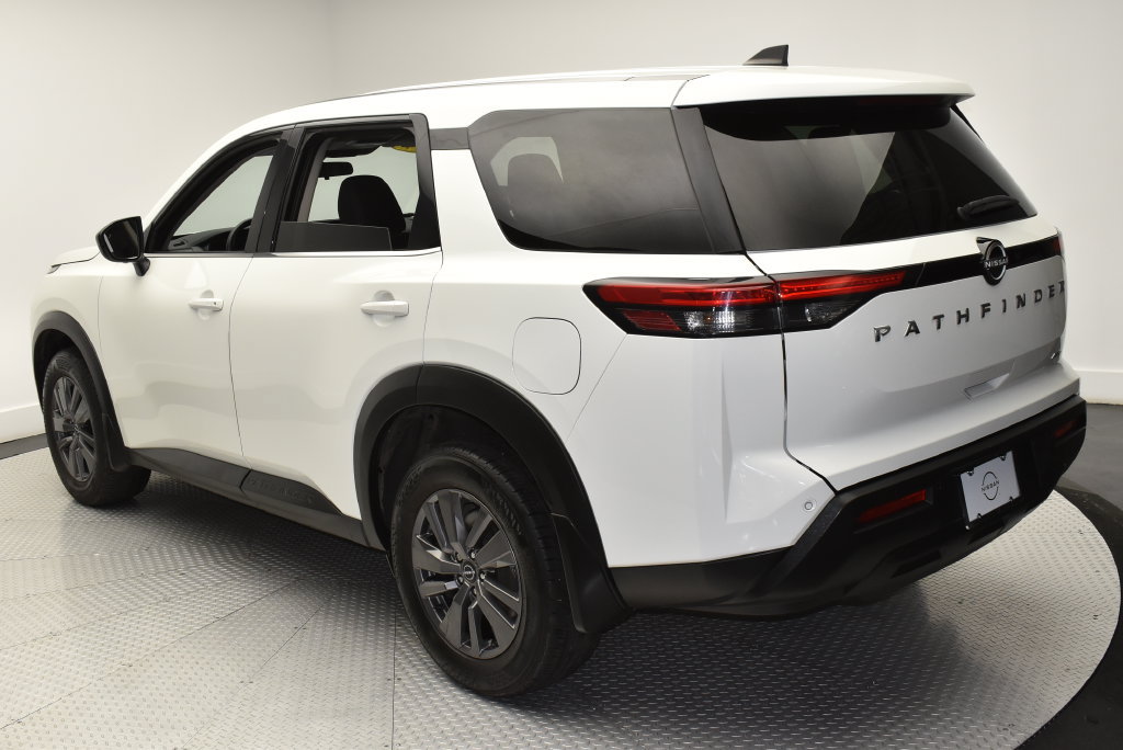 Used 2024 Nissan Pathfinder S AWD/4WD image 7