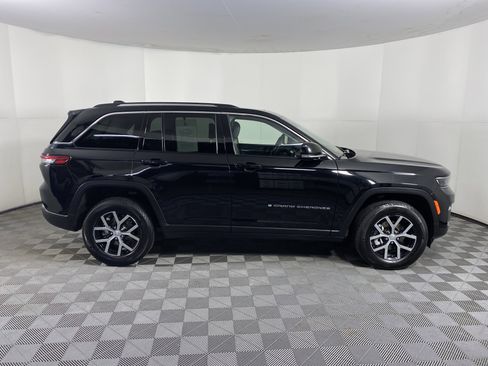 Used 2023 Jeep Grand Cherokee Limited image 8