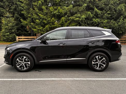 Used 2023 Kia Sportage EX AWD/4WD image 2