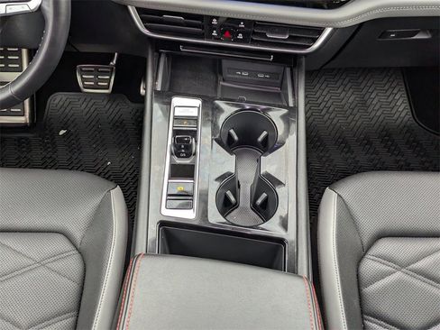 Used 2024 Volkswagen Atlas Peak Edition SE image 20