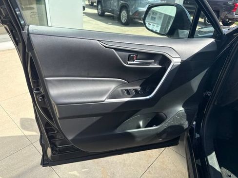 Used 2025 Toyota RAV4 XLE AWD/4WD image 14