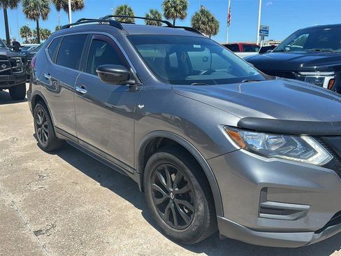 Used 2018 Nissan Rogue SV FWD image 2