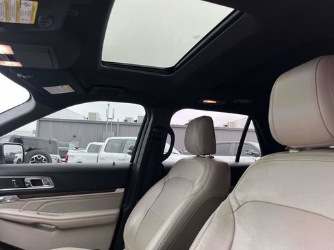 Certified 2018 Ford Explorer Limited w/ Equipment Group 301A FWD image 22