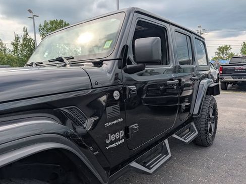 Used 2021 Jeep Wrangler Unlimited Sahara AWD/4WD image 3