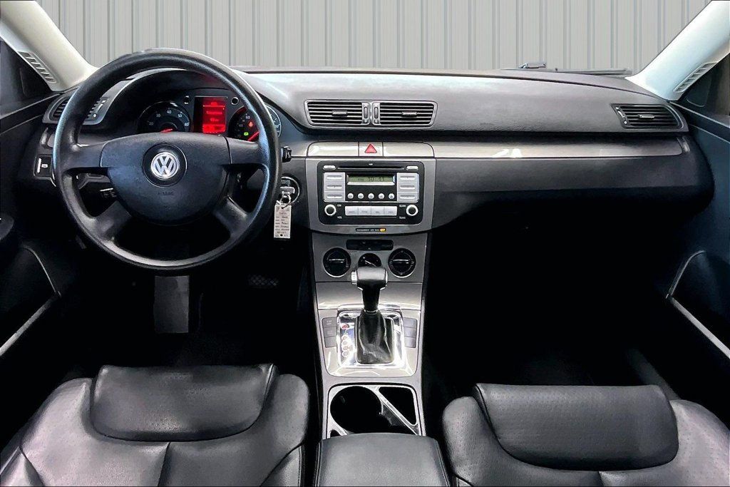 Used 2008 Volkswagen Passat 2.0T FWD image 7