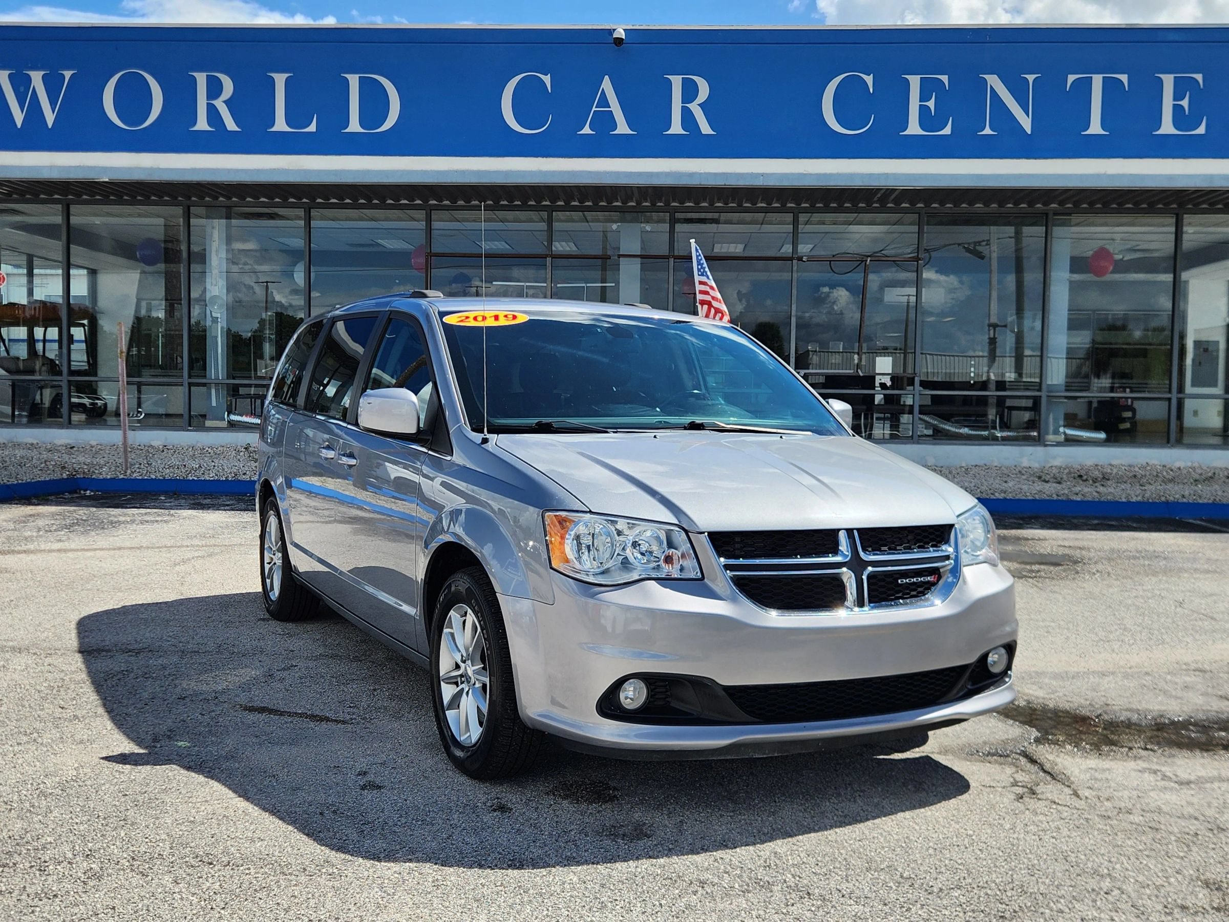 Used 2019 Dodge Grand Caravan SXT FWD image 1