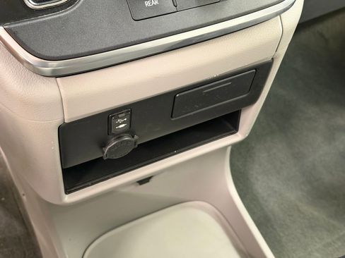 Used 2016 Toyota Sienna LE image 31