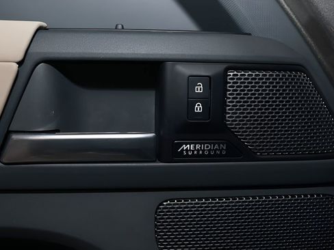 Used 2023 Land Rover Defender 110 X-Dynamic SE image 31