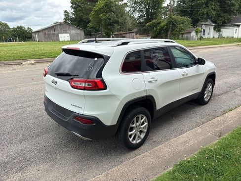 Used 2017 Jeep Cherokee Limited w/ Luxury Group AWD/4WD image 7