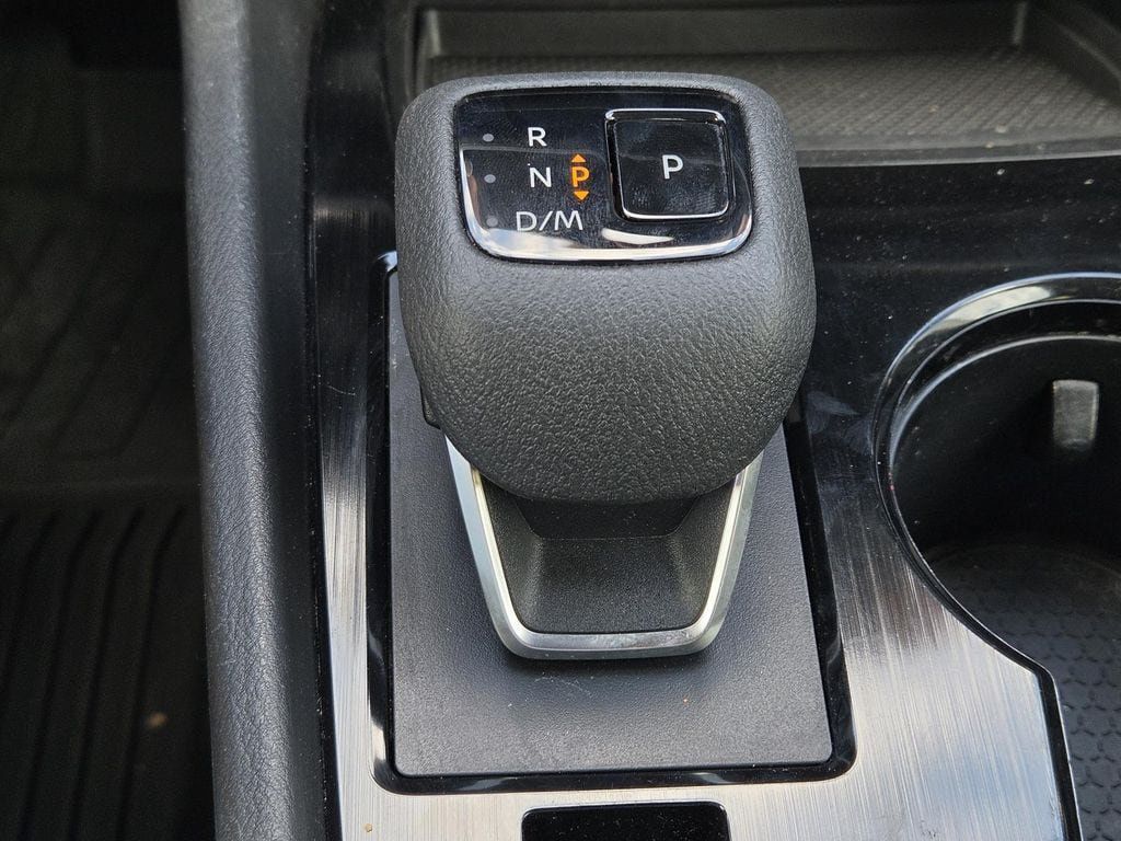 Used 2023 Nissan Rogue SV FWD image 16