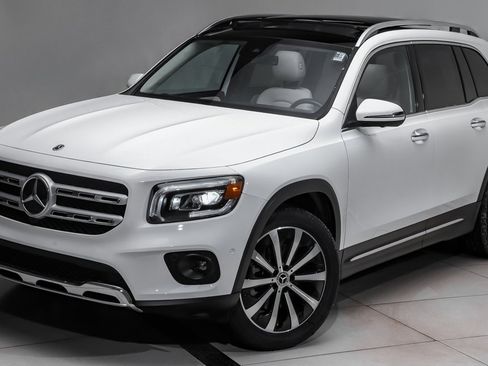 Certified 2022 Mercedes-Benz GLB 250 4MATIC image 1