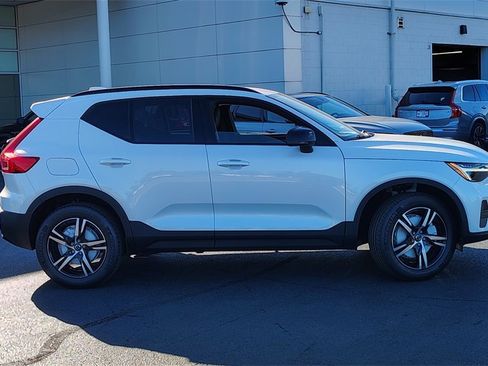 New 2026 Volvo XC40 B5 Core w/ Climate Package image 2