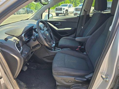 Used 2020 Chevrolet Trax LS w/ Tint and Cruise Package AWD/4WD image 4