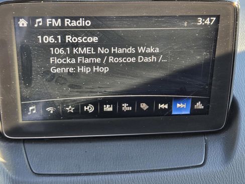 Used 2020 Toyota Yaris LE image 16