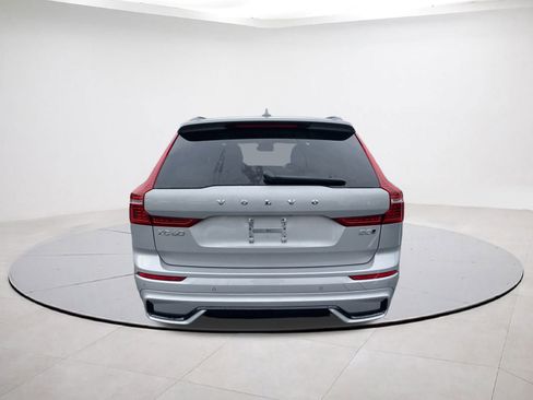 Used 2025 Volvo XC60 B5 Plus image 5