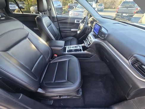 Used 2024 Ford Explorer XLT w/ Equipment Group 202A image 7